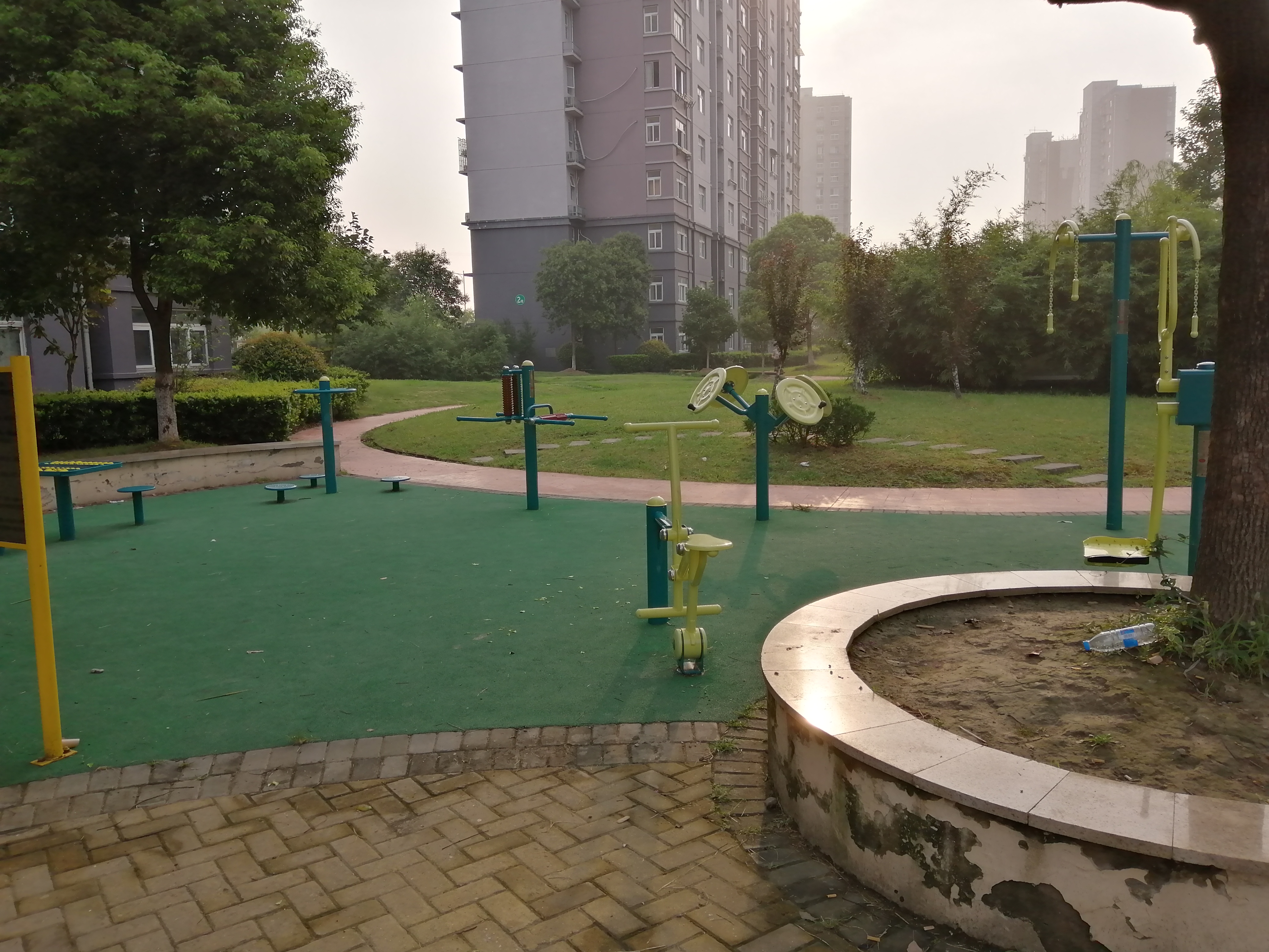 華中苑A區(qū)健身苑苑點(diǎn)