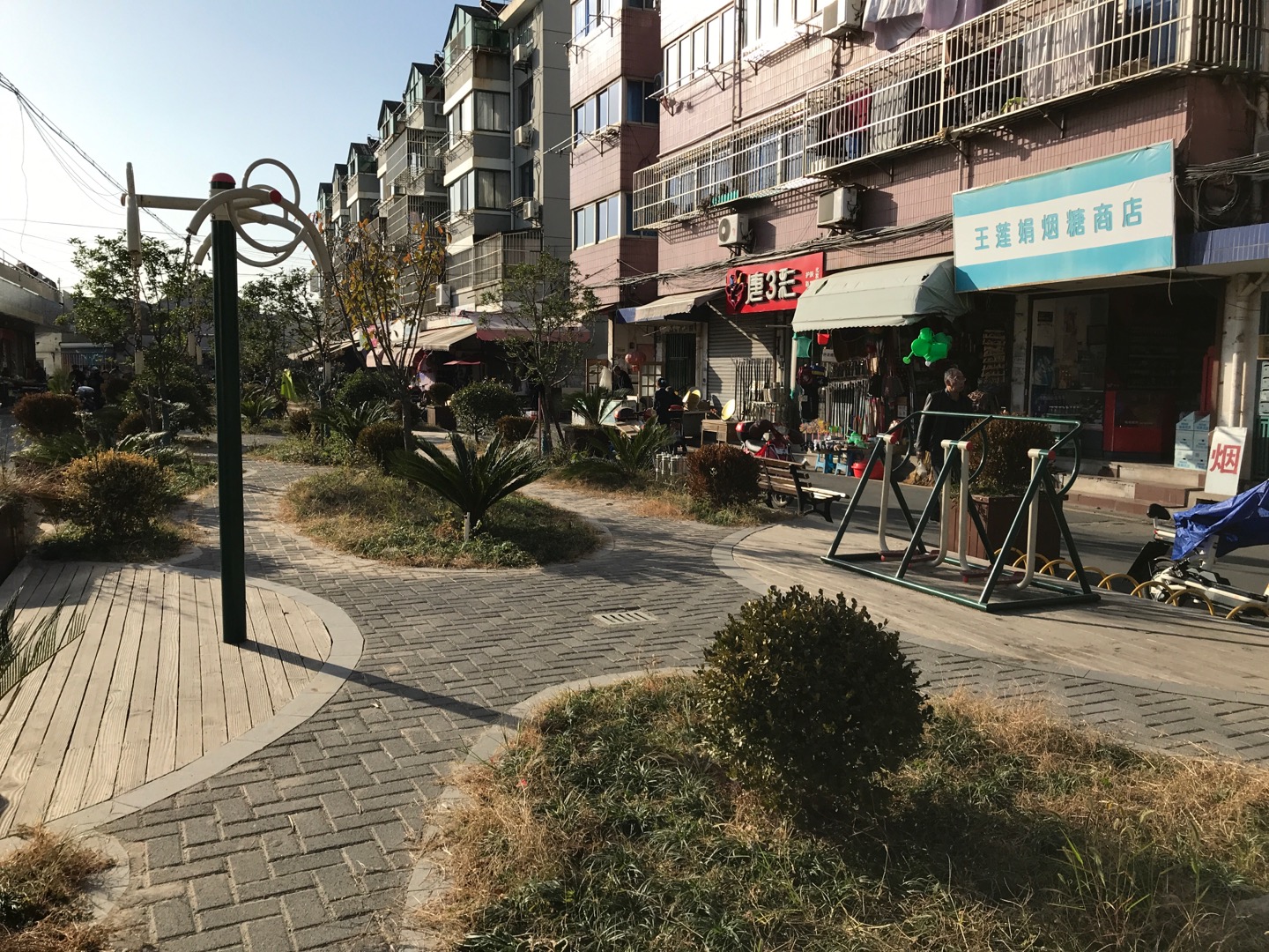 鹽倉(cāng)居委鹽倉(cāng)休閑廣場(chǎng)健身路徑