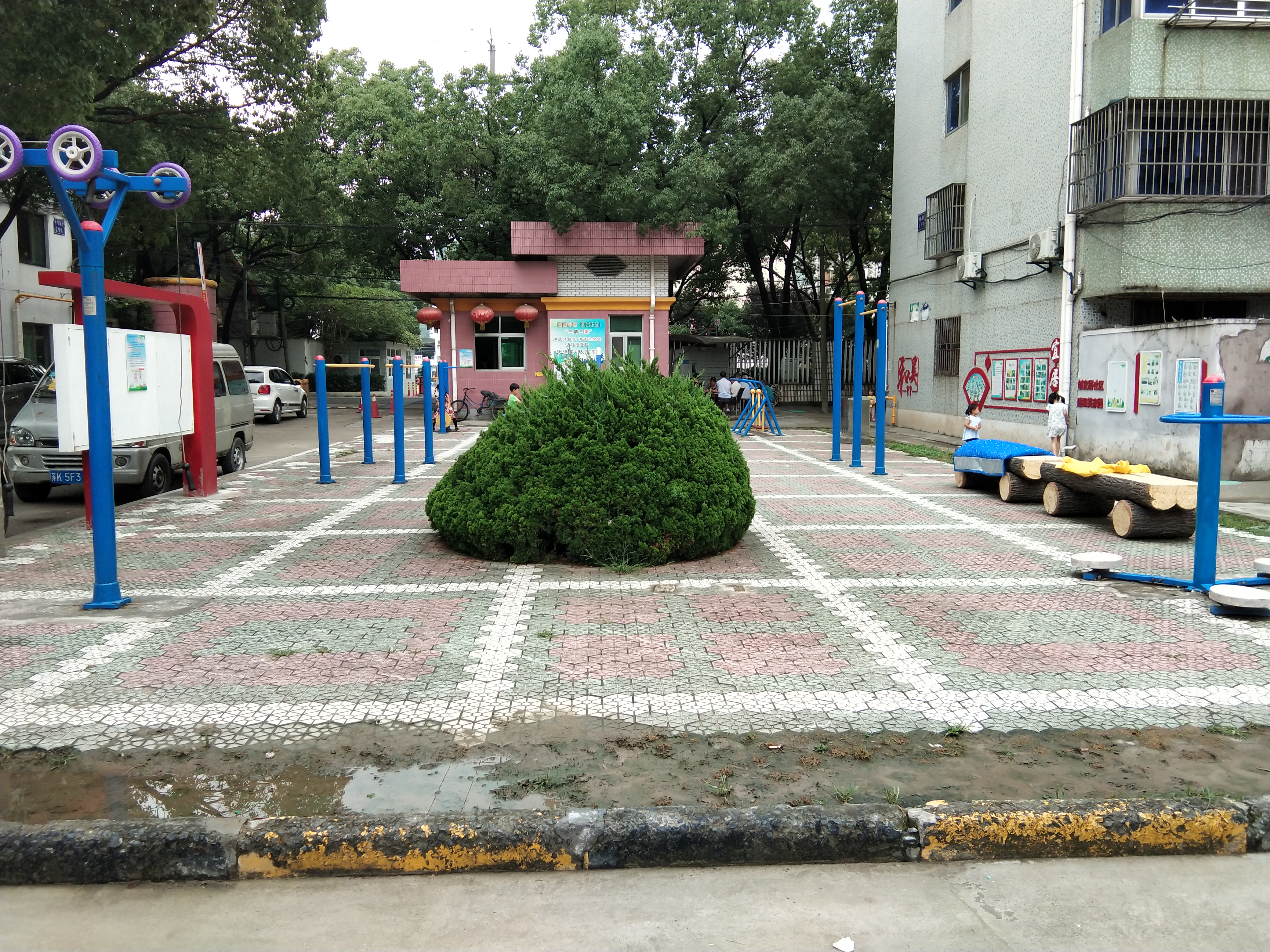 彎彎新村市民益智健身苑點(diǎn)