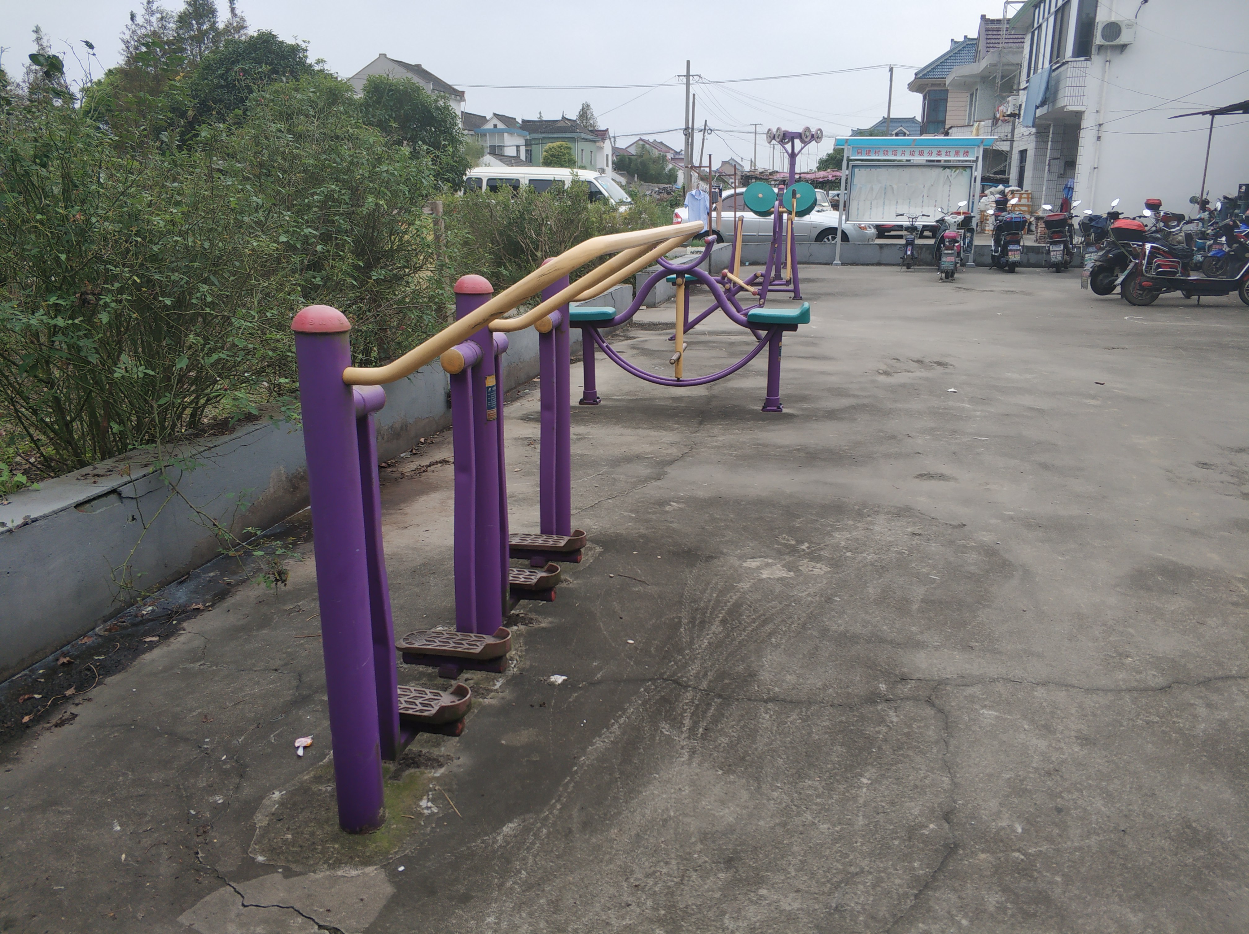 同建村鐵塔老年活動(dòng)室健身點(diǎn)