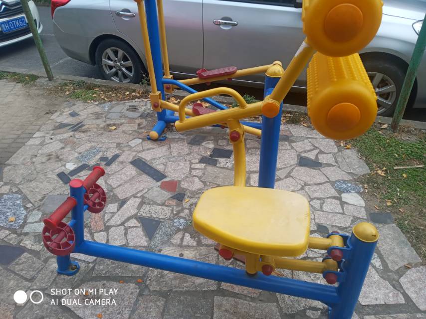 自重腰腹鍛煉器