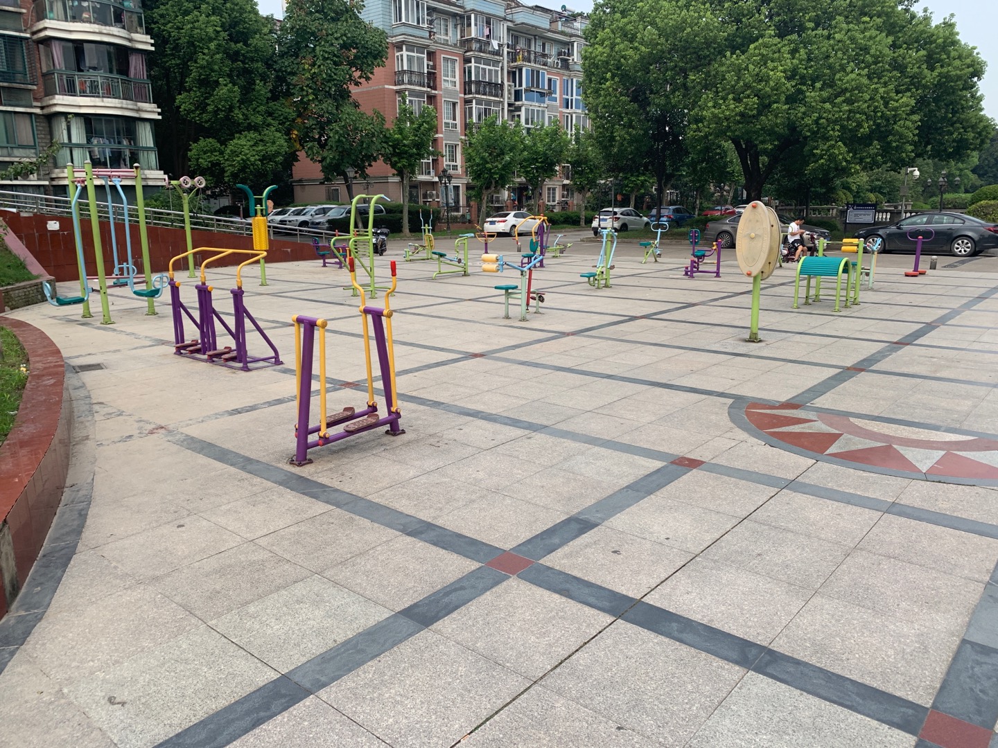 天馨一居健身苑