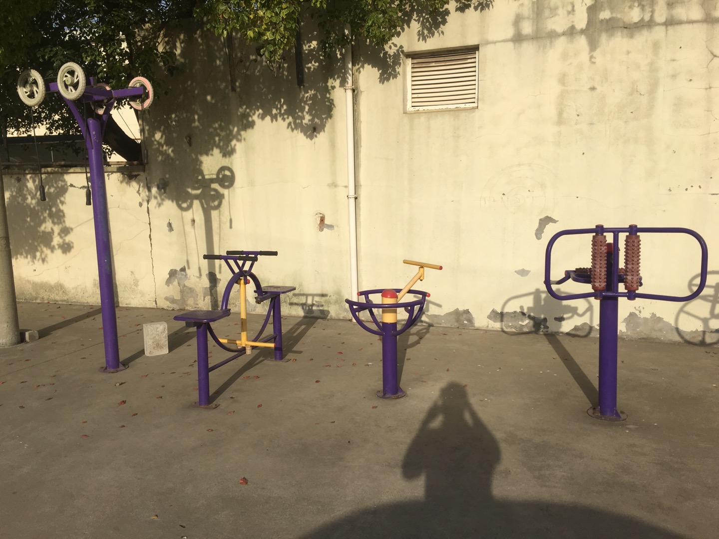 老港鎮(zhèn)濱海居民委員會(huì)濱海一村健身苑點(diǎn)