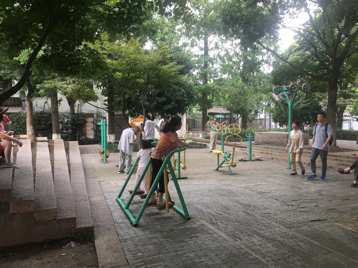 銀杏樹廣場(chǎng)健身點(diǎn)