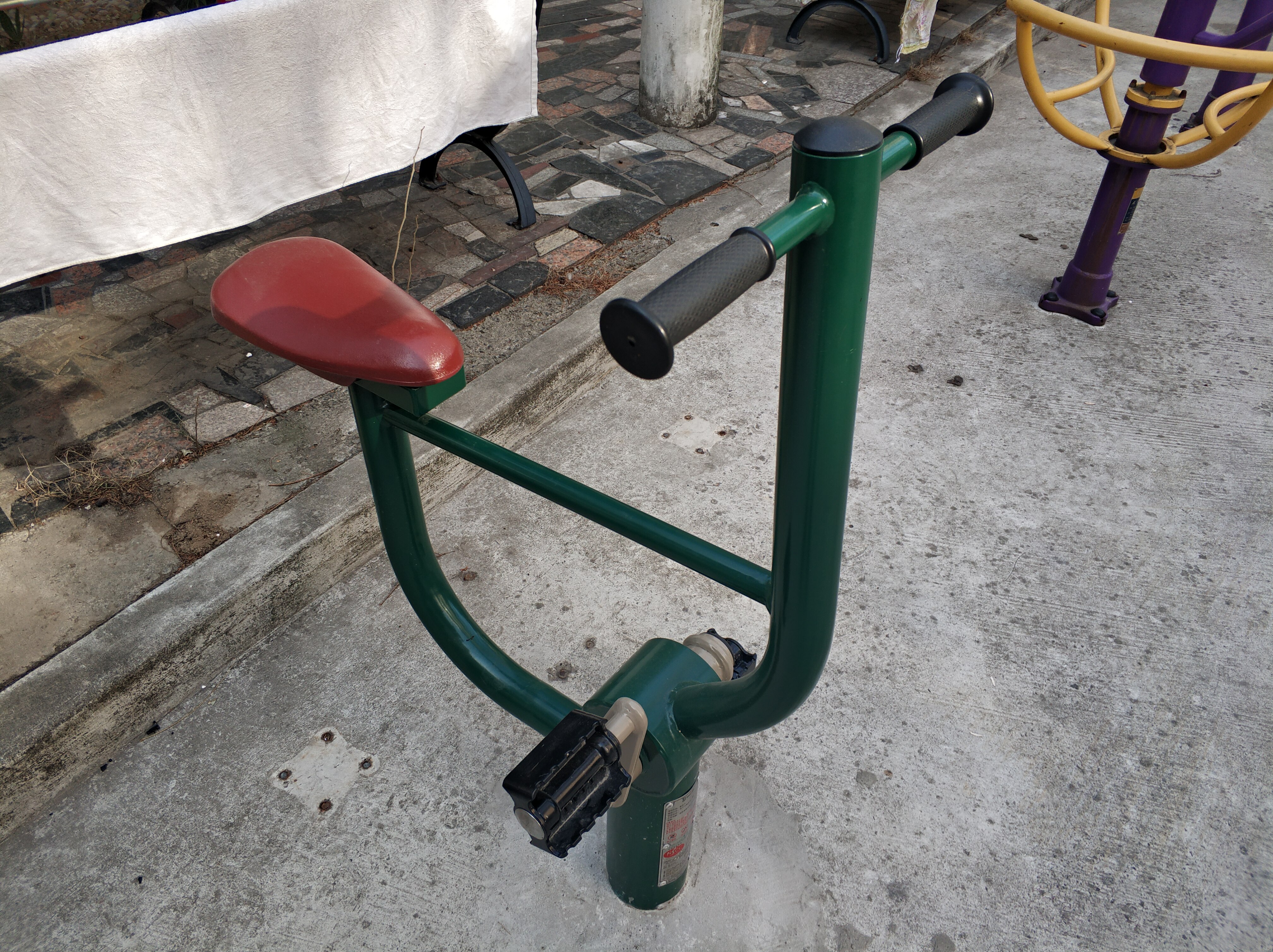 靜安區(qū)共和新路街道和樂居委健身點（俞涇港路54號）