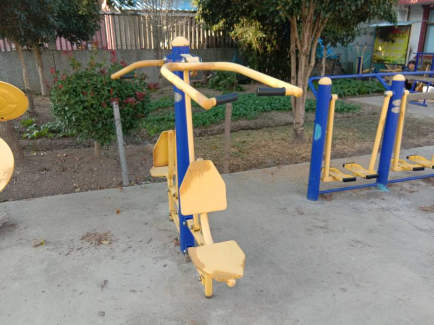 坐拉訓(xùn)練器