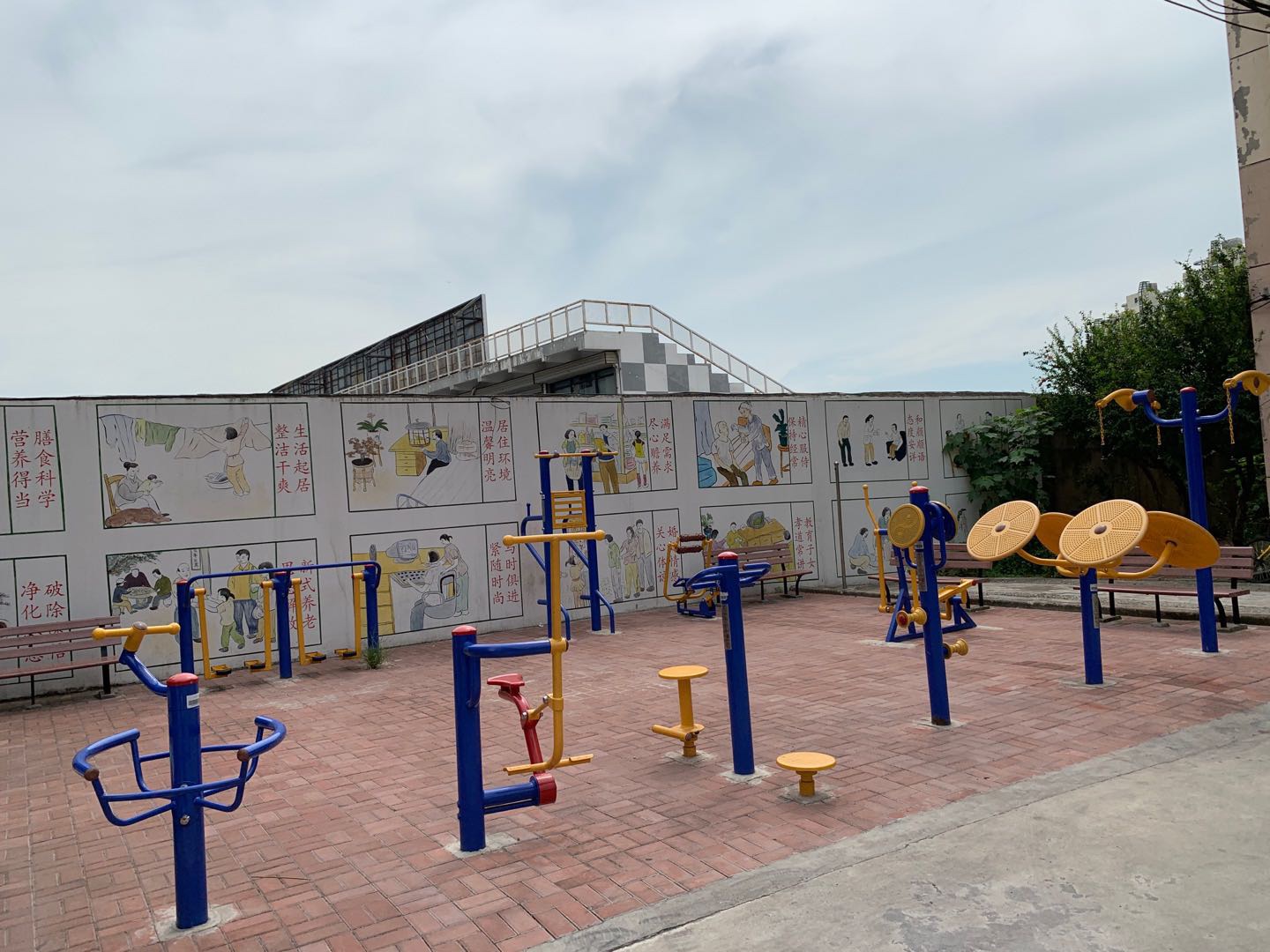 張華浜居委長江路68號(hào)健身點(diǎn)