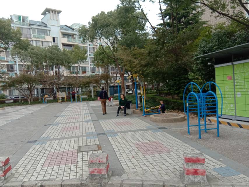 界龍陽(yáng)光苑（1100）健身點(diǎn)