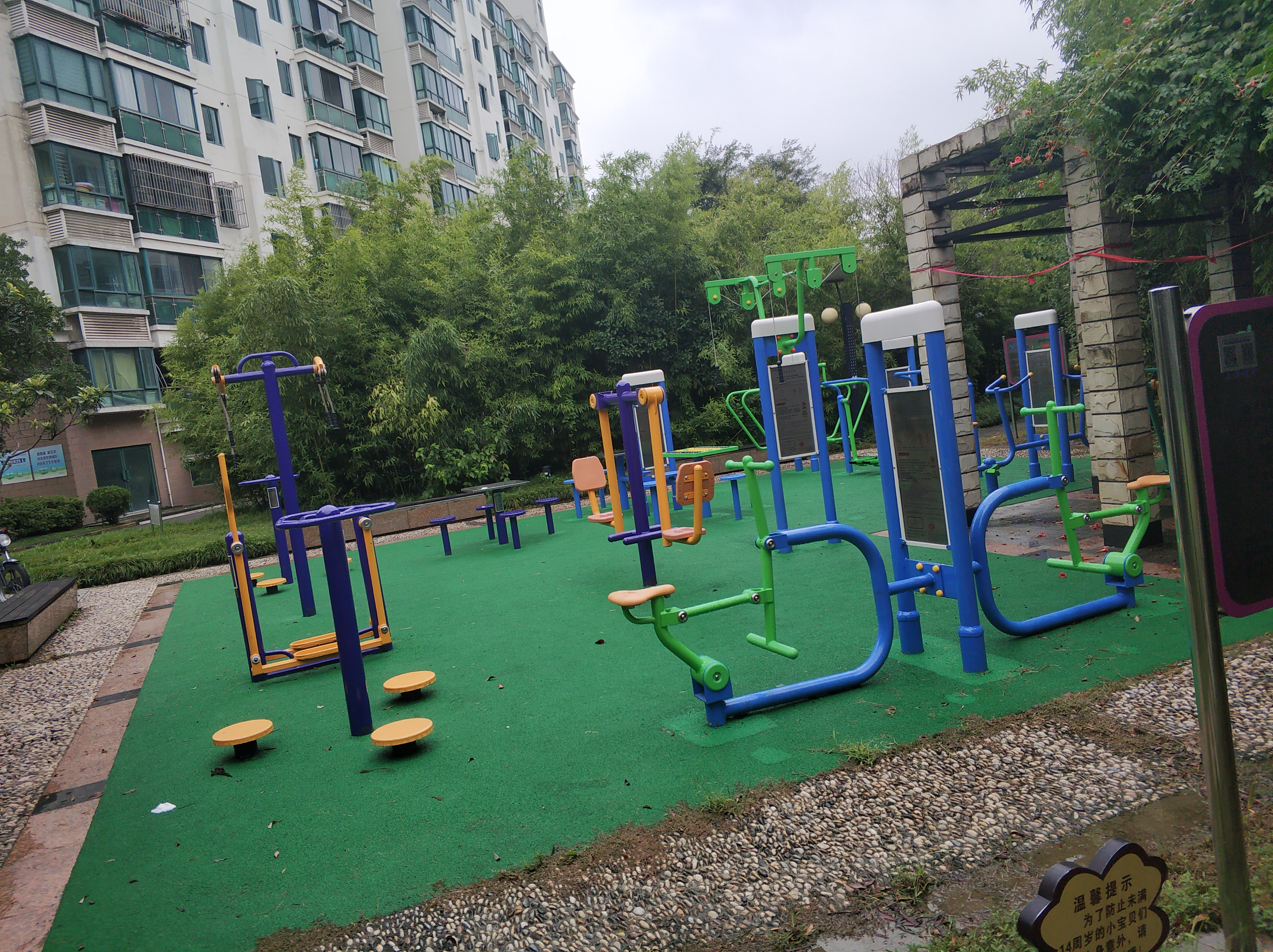 盈港社區(qū)金域水岸苑健身點