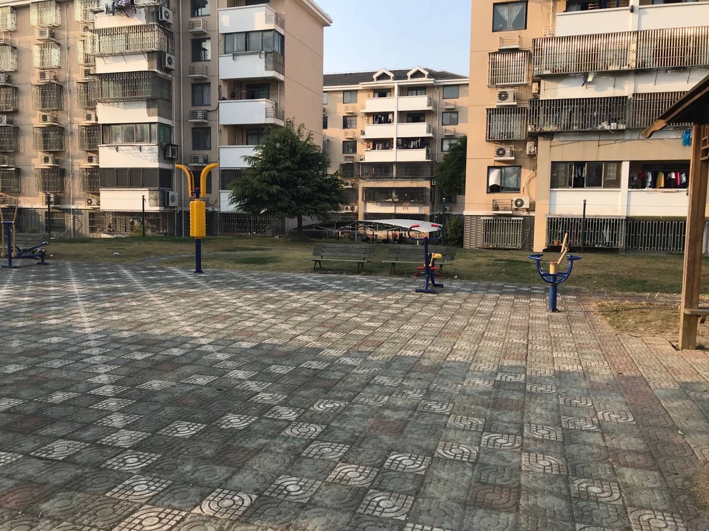 航城一居航城三路692弄54號(hào)恒緯家苑健身路徑