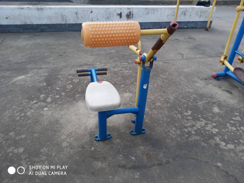 自重腰腹鍛煉器