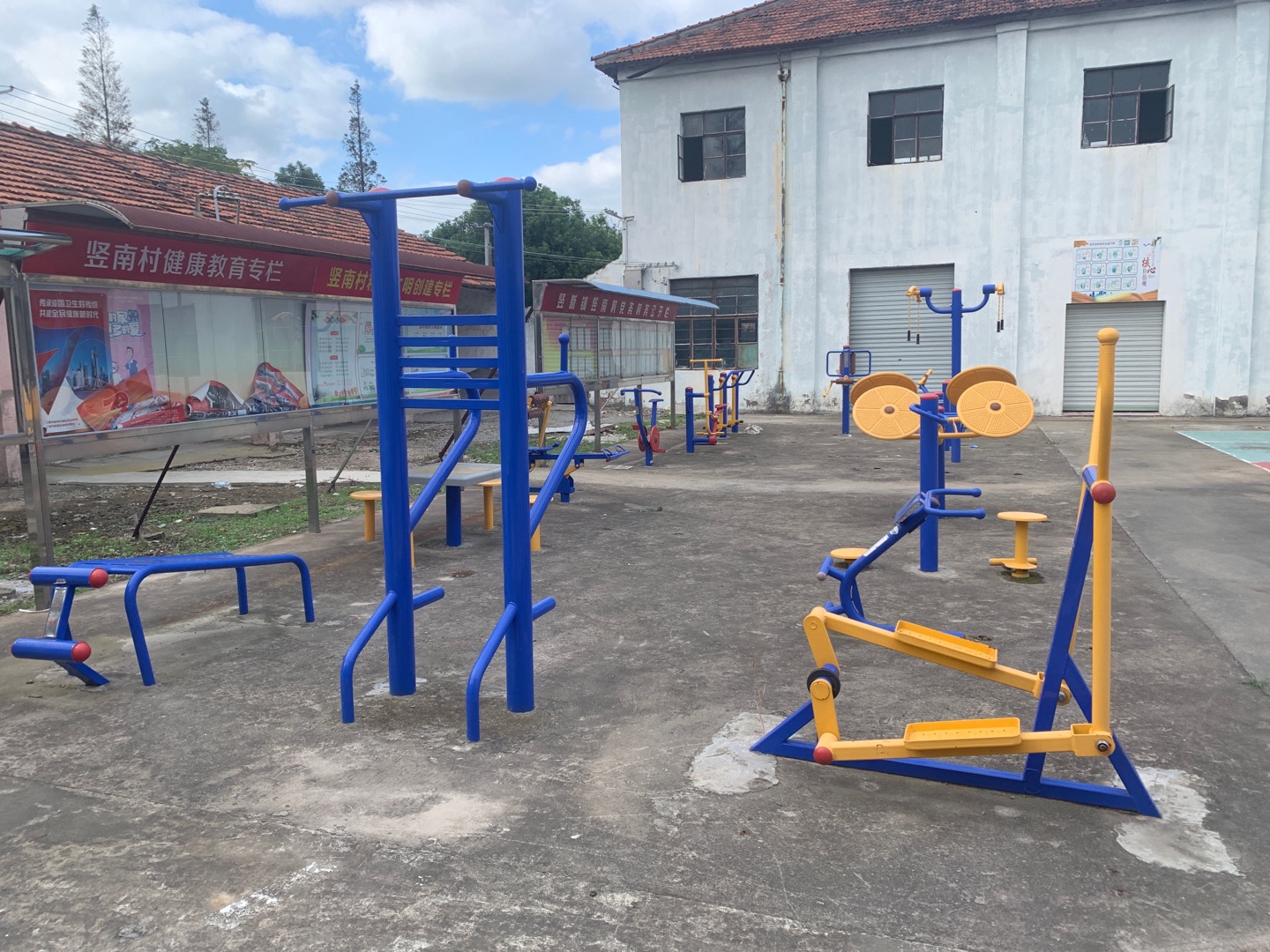 豎新鎮(zhèn)豎南村健身點(diǎn)三