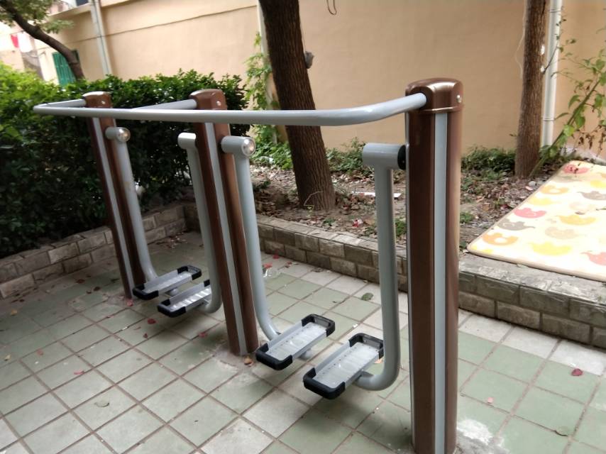 雙位太空漫步機