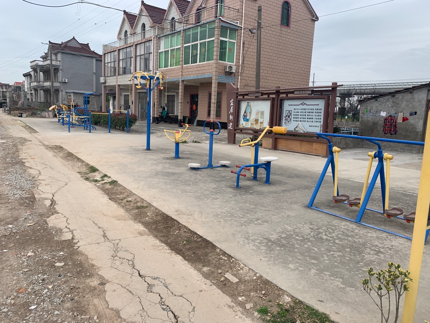 新建村新三9組健身點(diǎn)