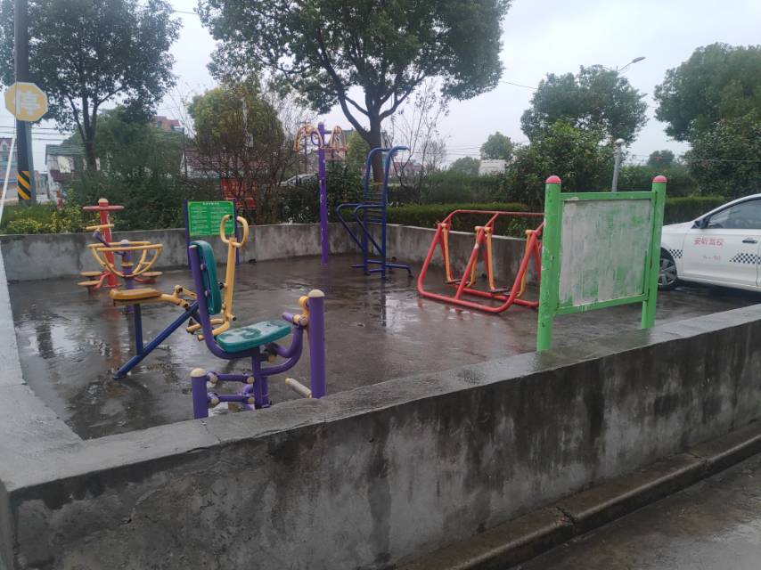 彭鎮(zhèn)居委健身點(diǎn)