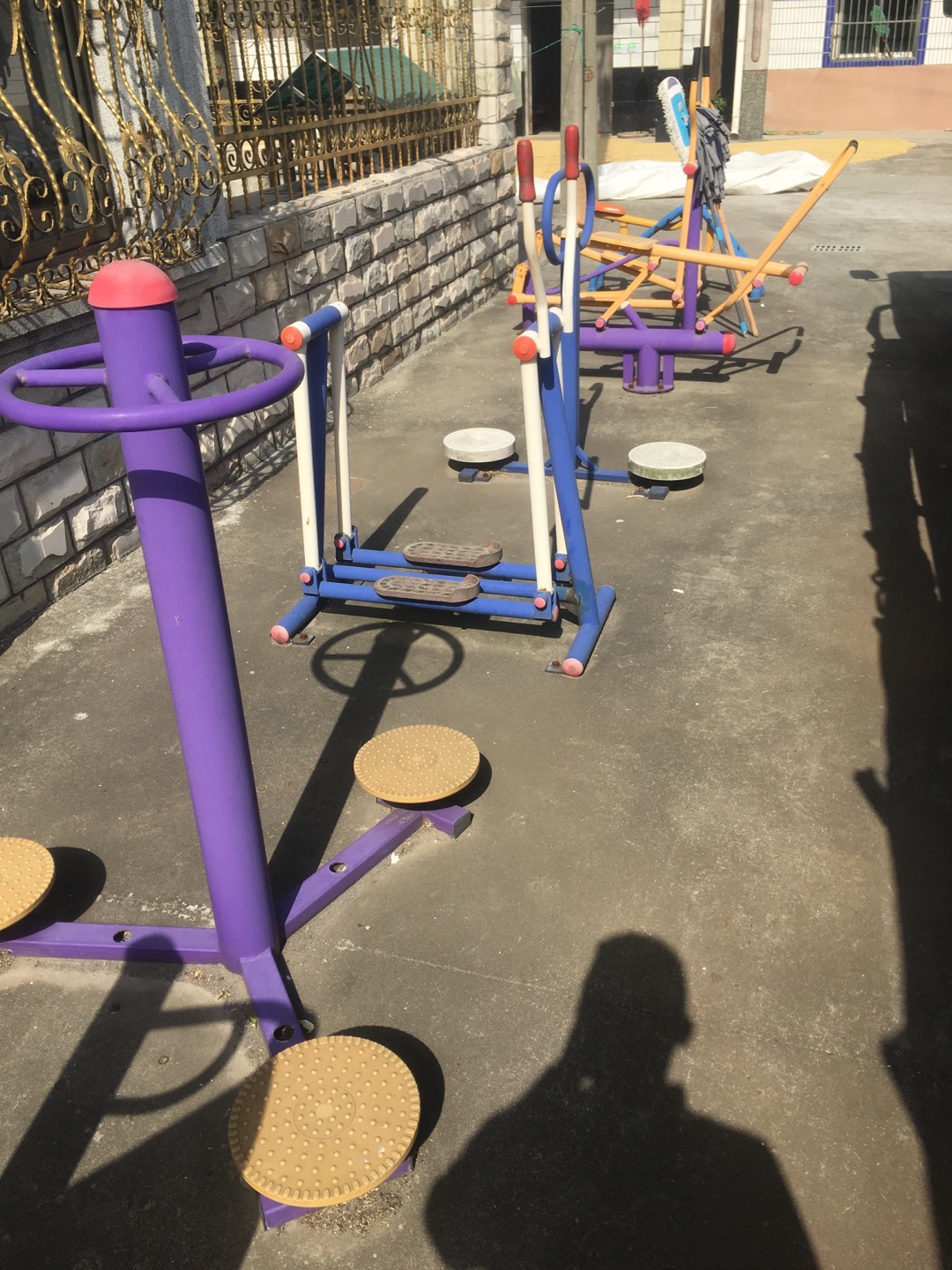 老港鎮(zhèn)牛肚村民委員會21組健身苑點