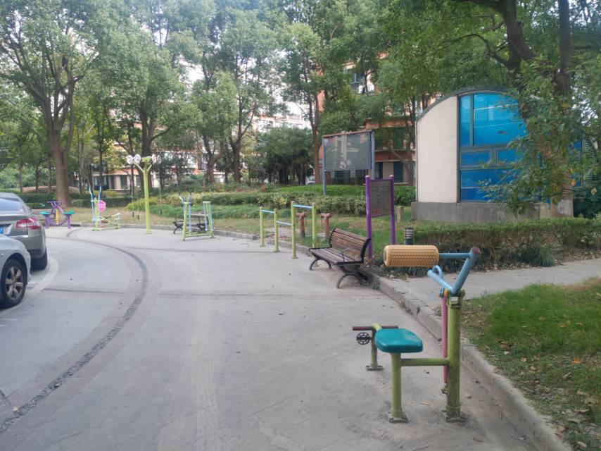 龍臣居委麗都康城小區(qū)市民益智健身苑點(diǎn)