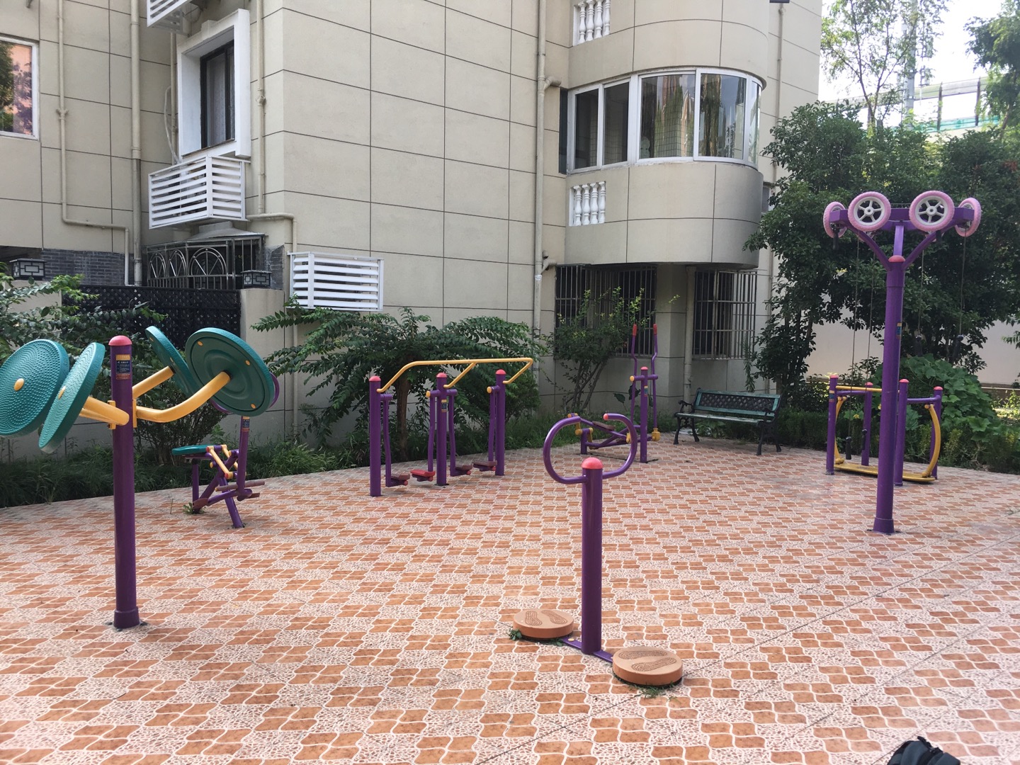 龍柏一村二居委龍柏城市花園小區(qū)A點(diǎn)