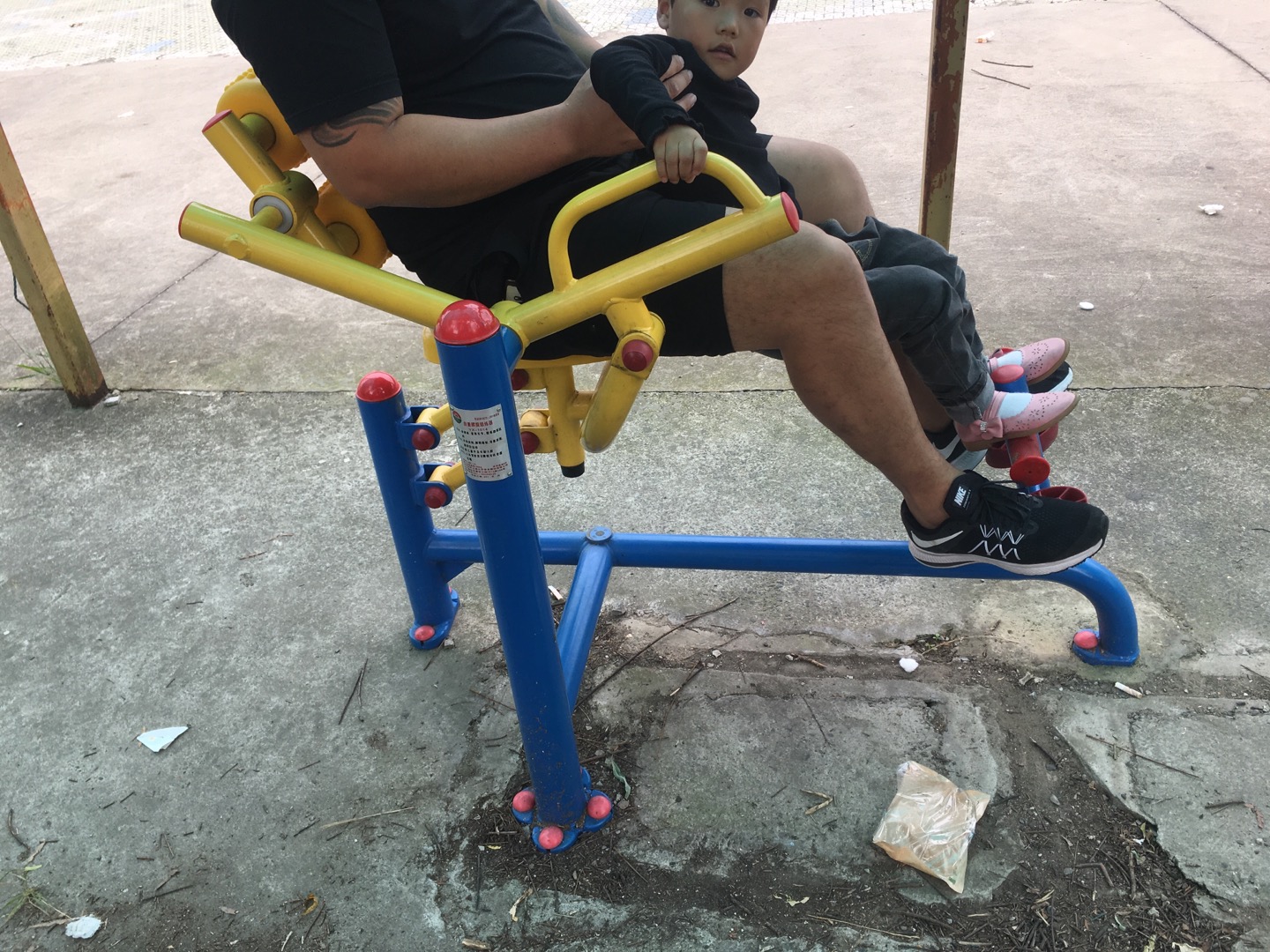 自重腹背鍛煉器