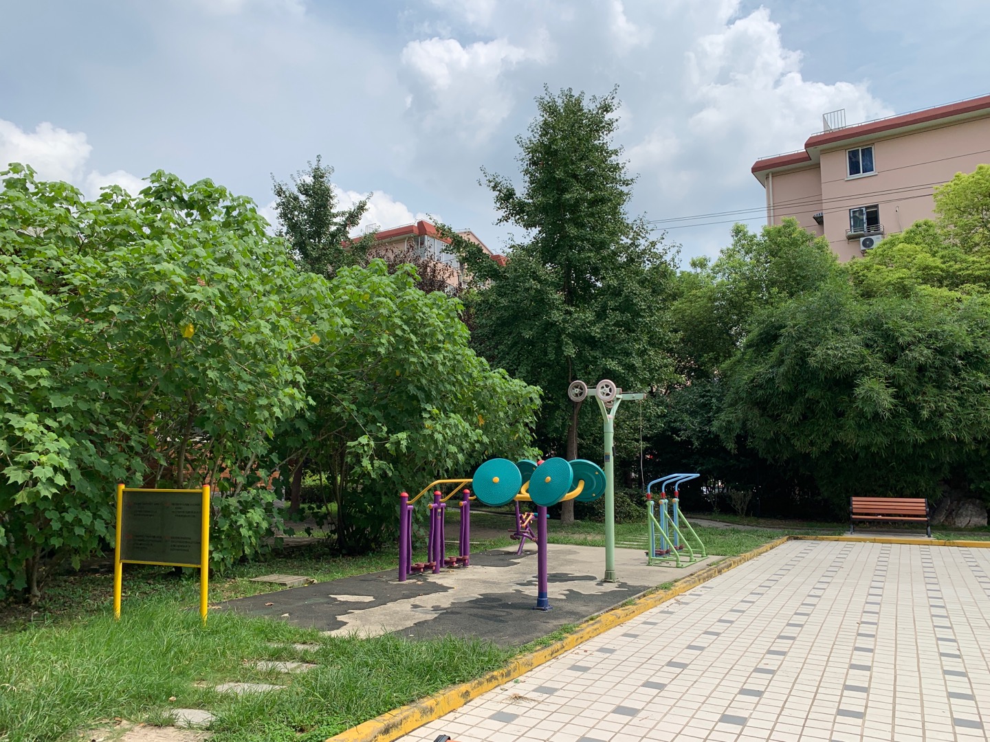 香山苑居委健身點