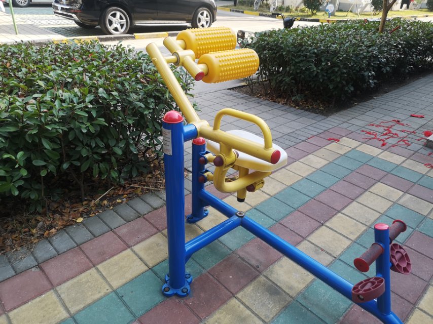 自重腰腹鍛煉器