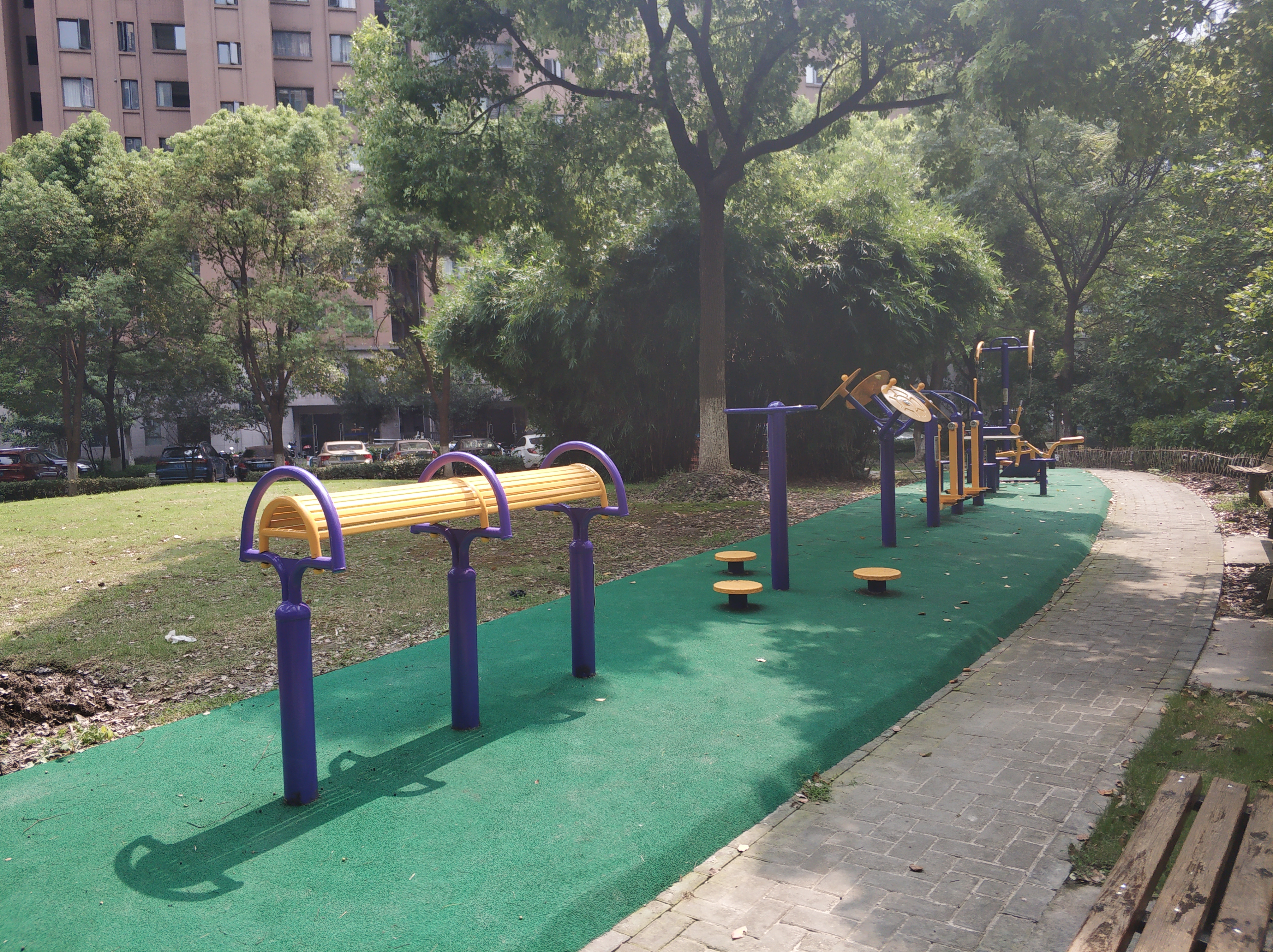 千步?jīng)苌鐓^(qū)健身點2