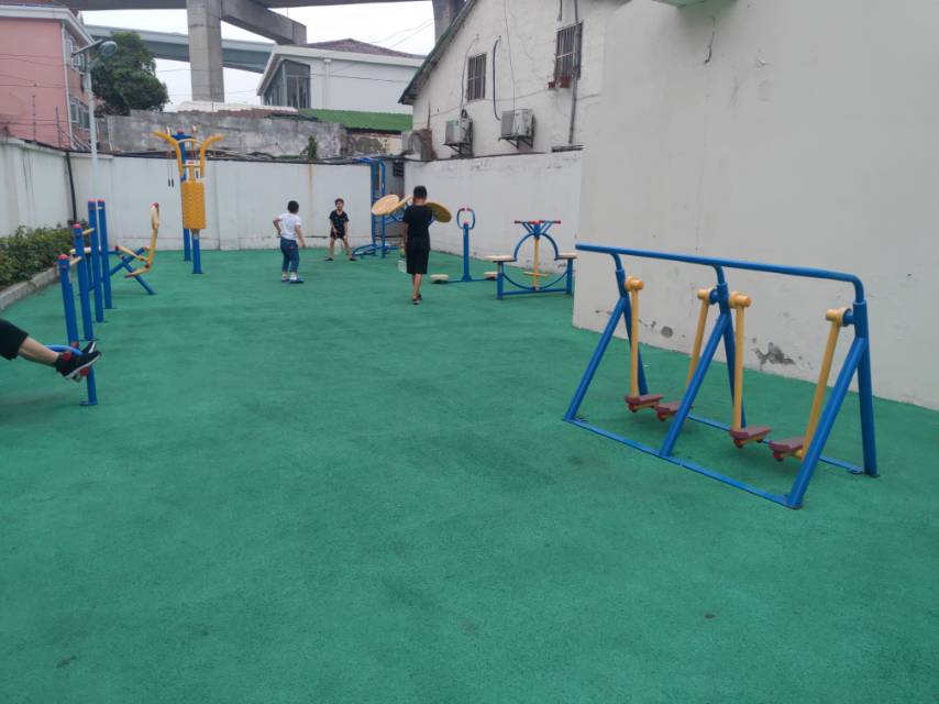 西華美路市民球場健身點