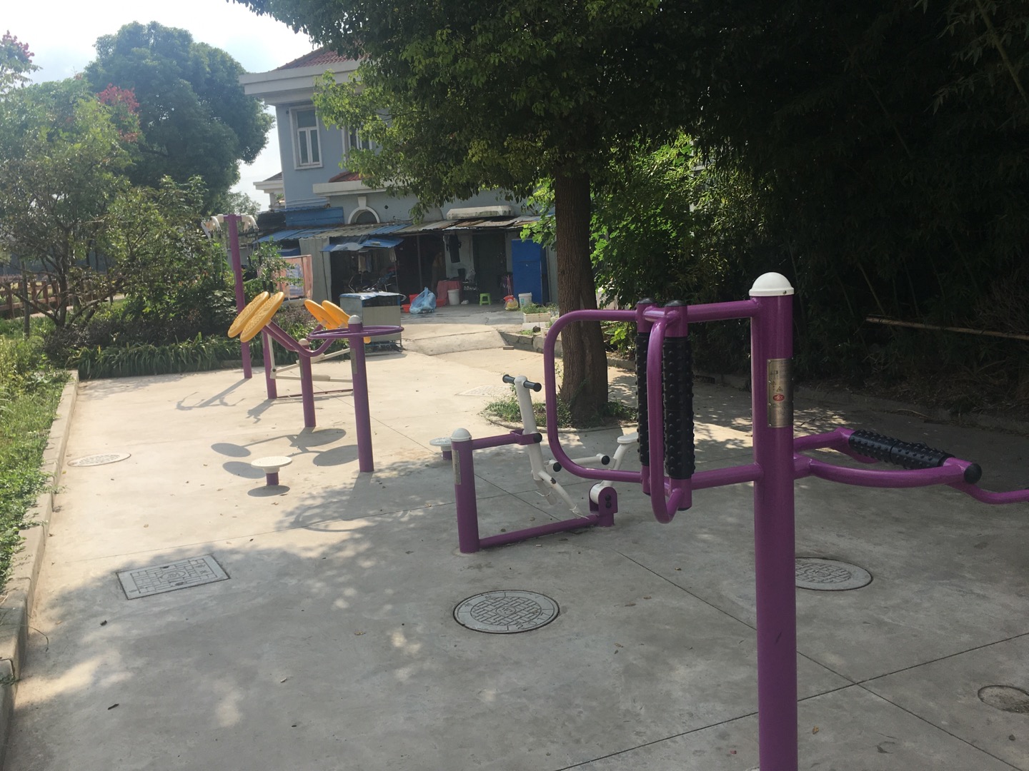 興聯(lián)中心村益智健身點