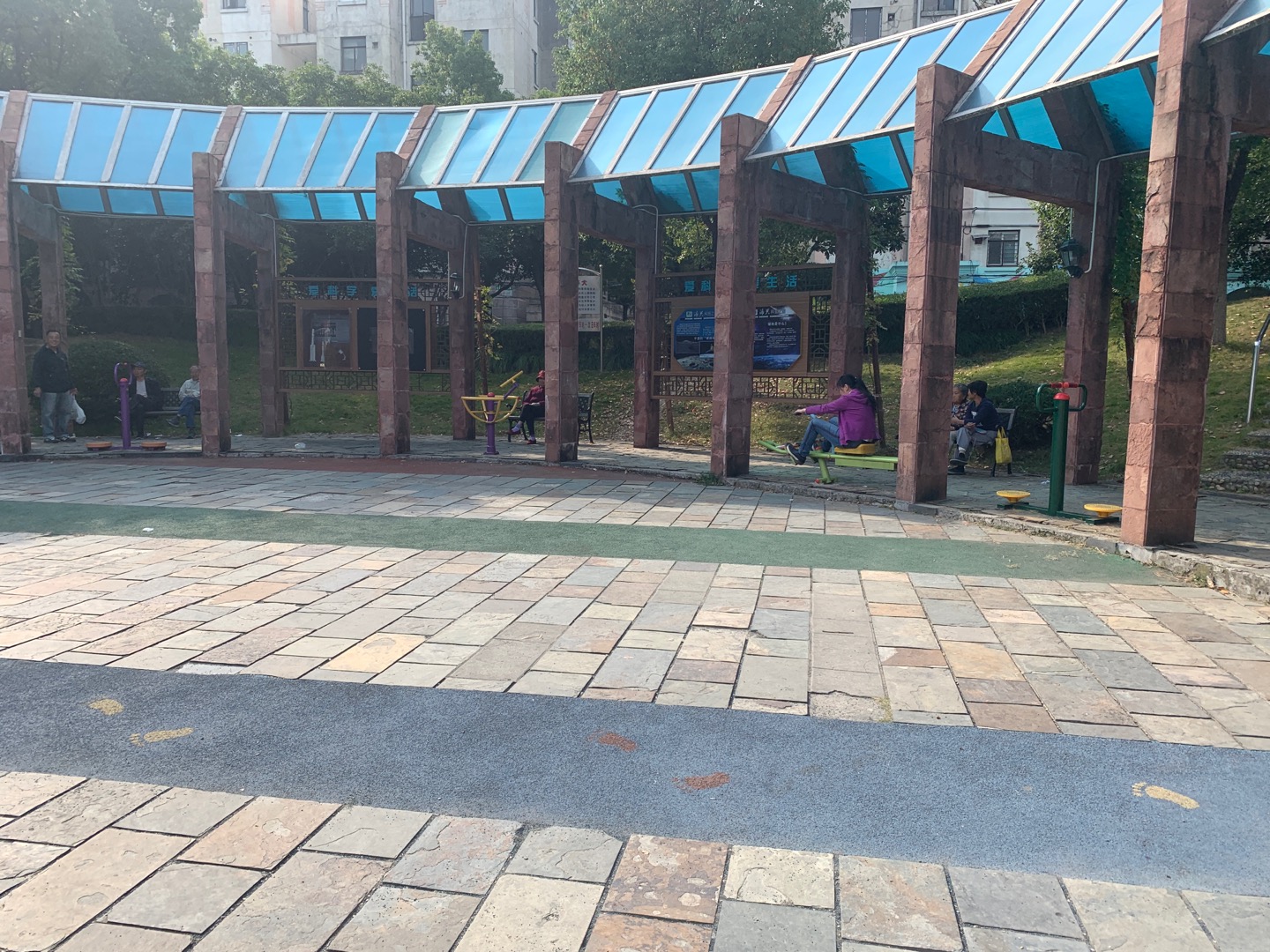 金橋?yàn)持行幕▓@健身點(diǎn)