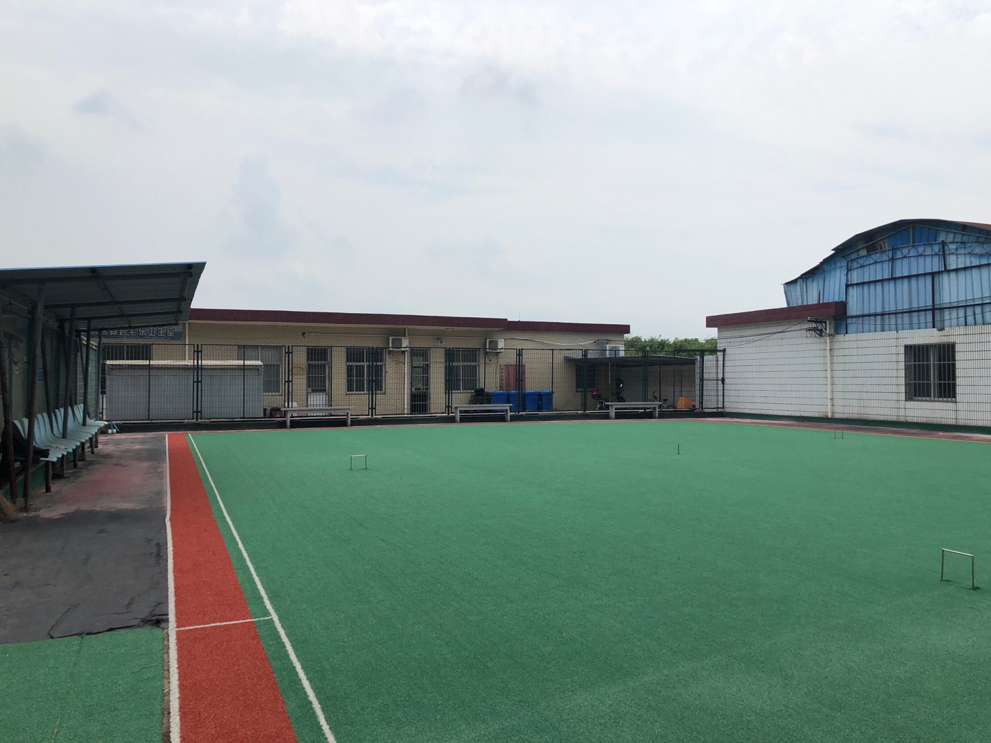 宅東居委會(huì)北門球場(chǎng)