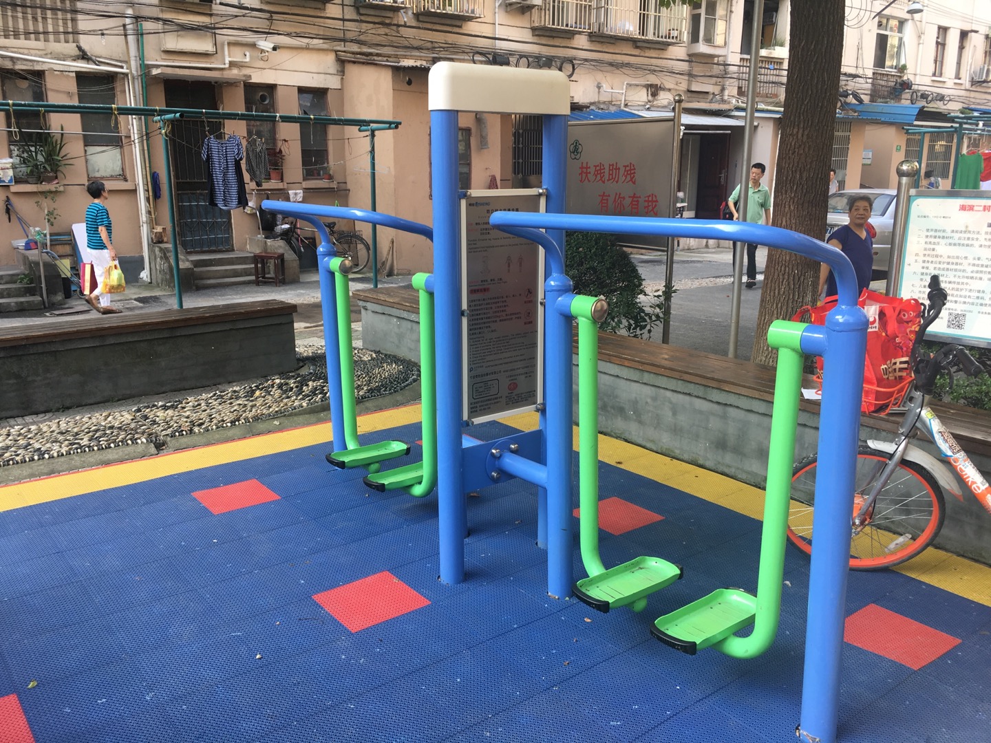 雙立柱太空漫步器