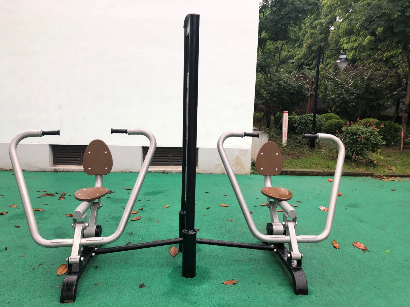 自重式平推訓(xùn)練器