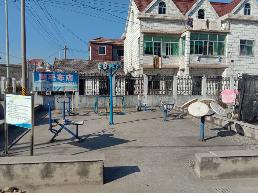 紅三村8組181號(hào)前健身路徑