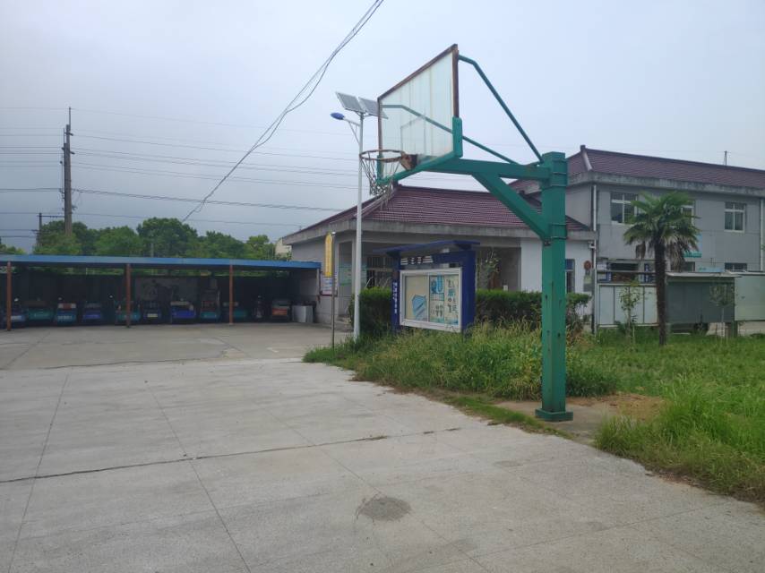 白鶴鎮(zhèn)響新村籃球場