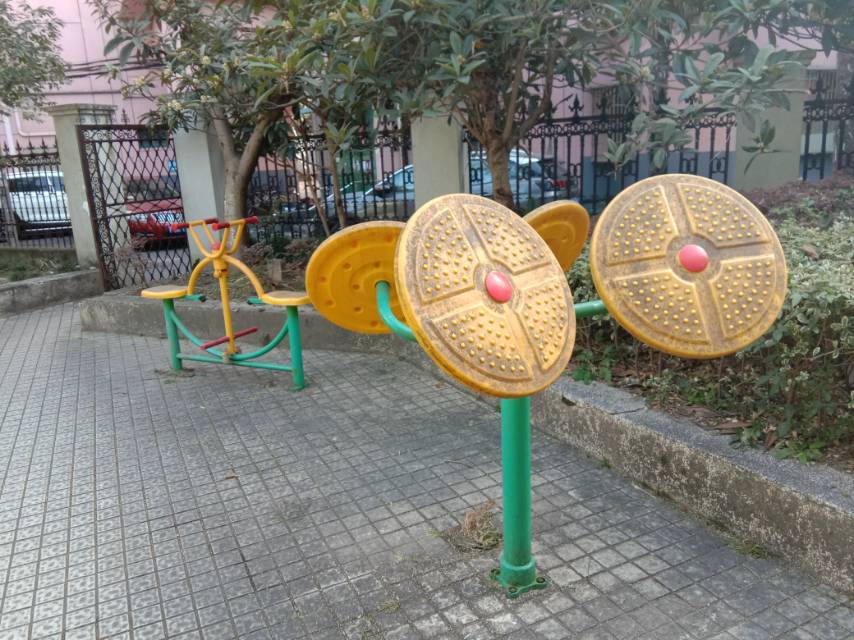 藍(lán)高居委市民益智健身點(diǎn)1