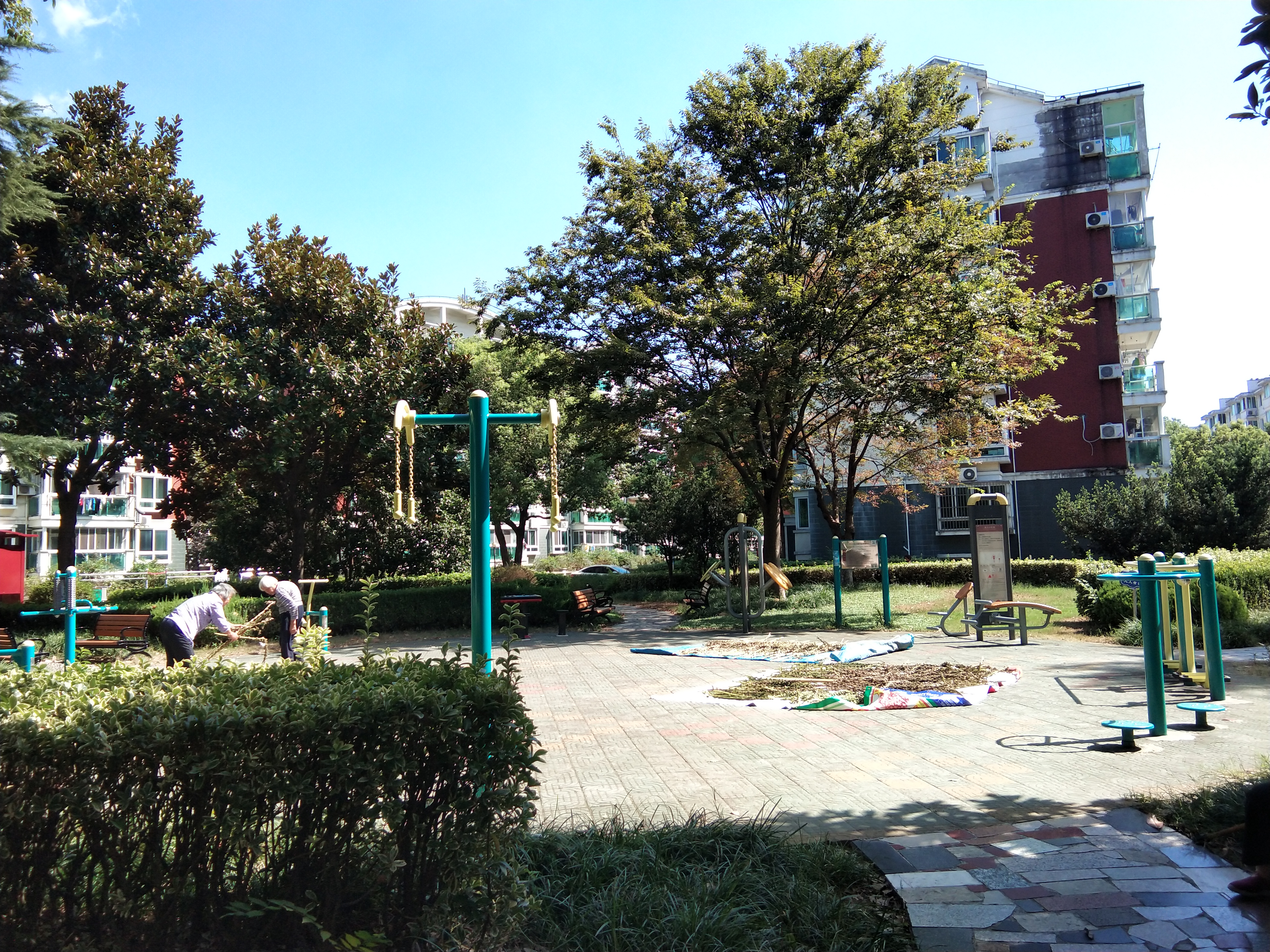 恒信小區(qū)鄰里苑益智健身點