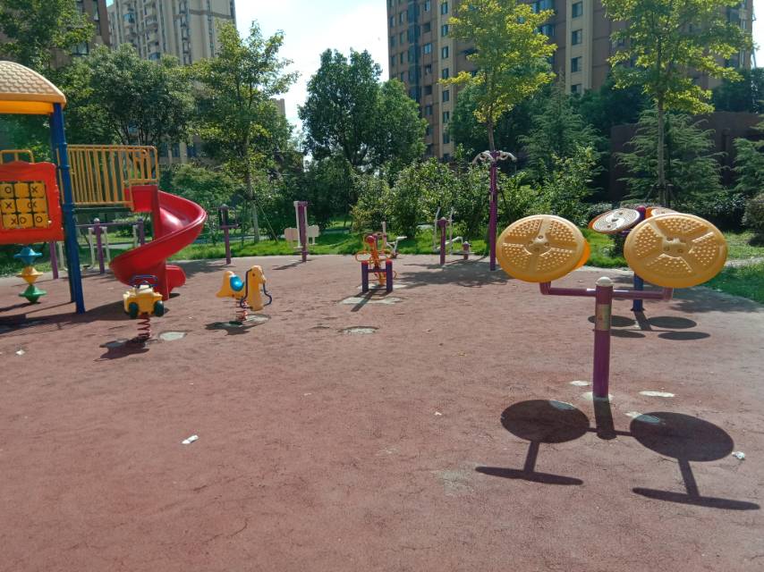 登云苑小區(qū)健身點