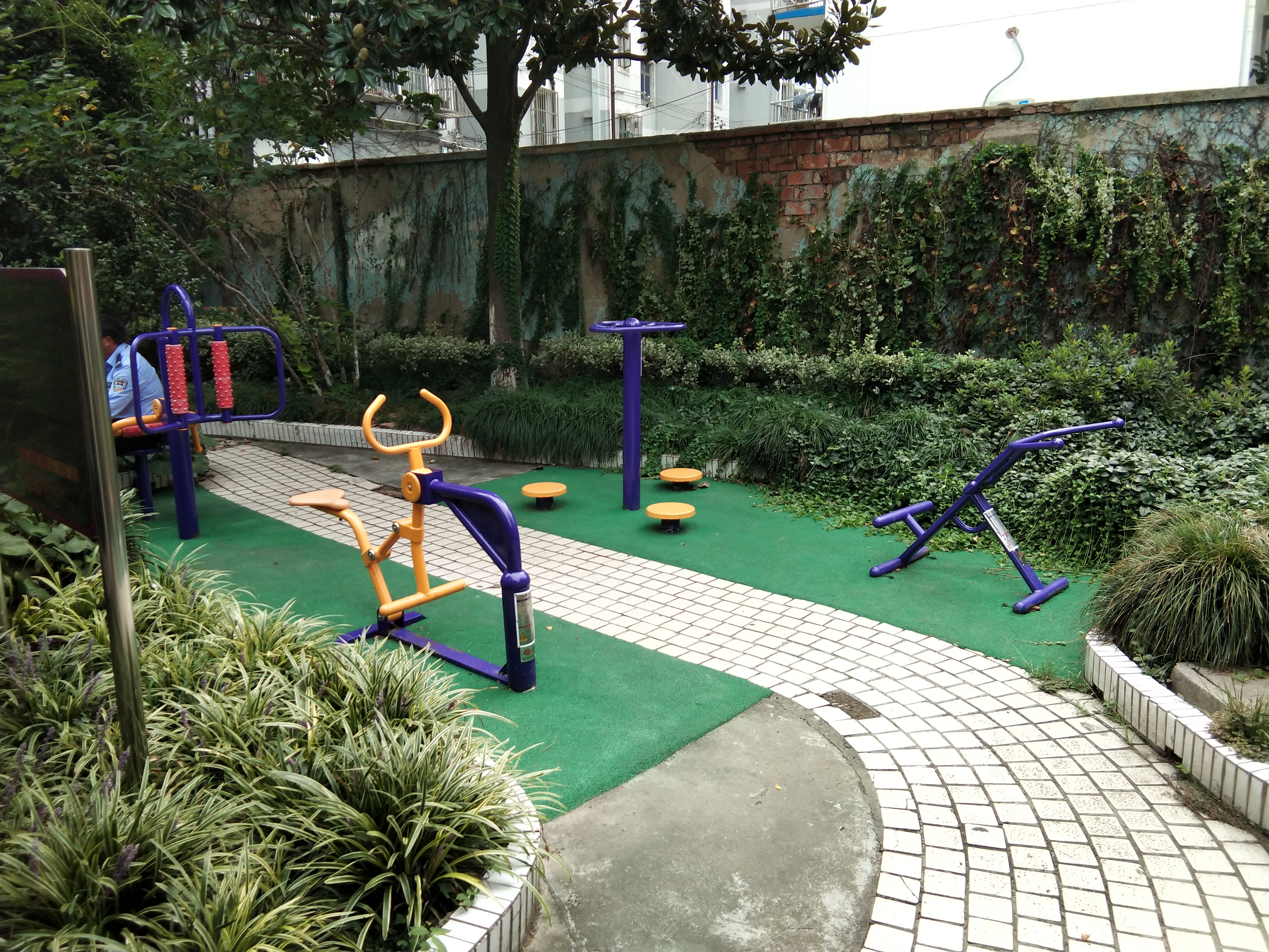 盈中社區(qū)海盈路小花園健身點