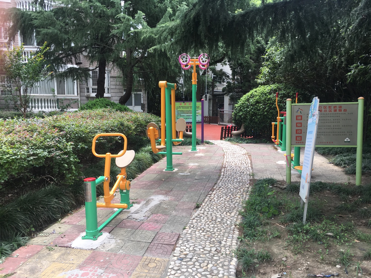 紅春居委紫景苑健身點(diǎn)