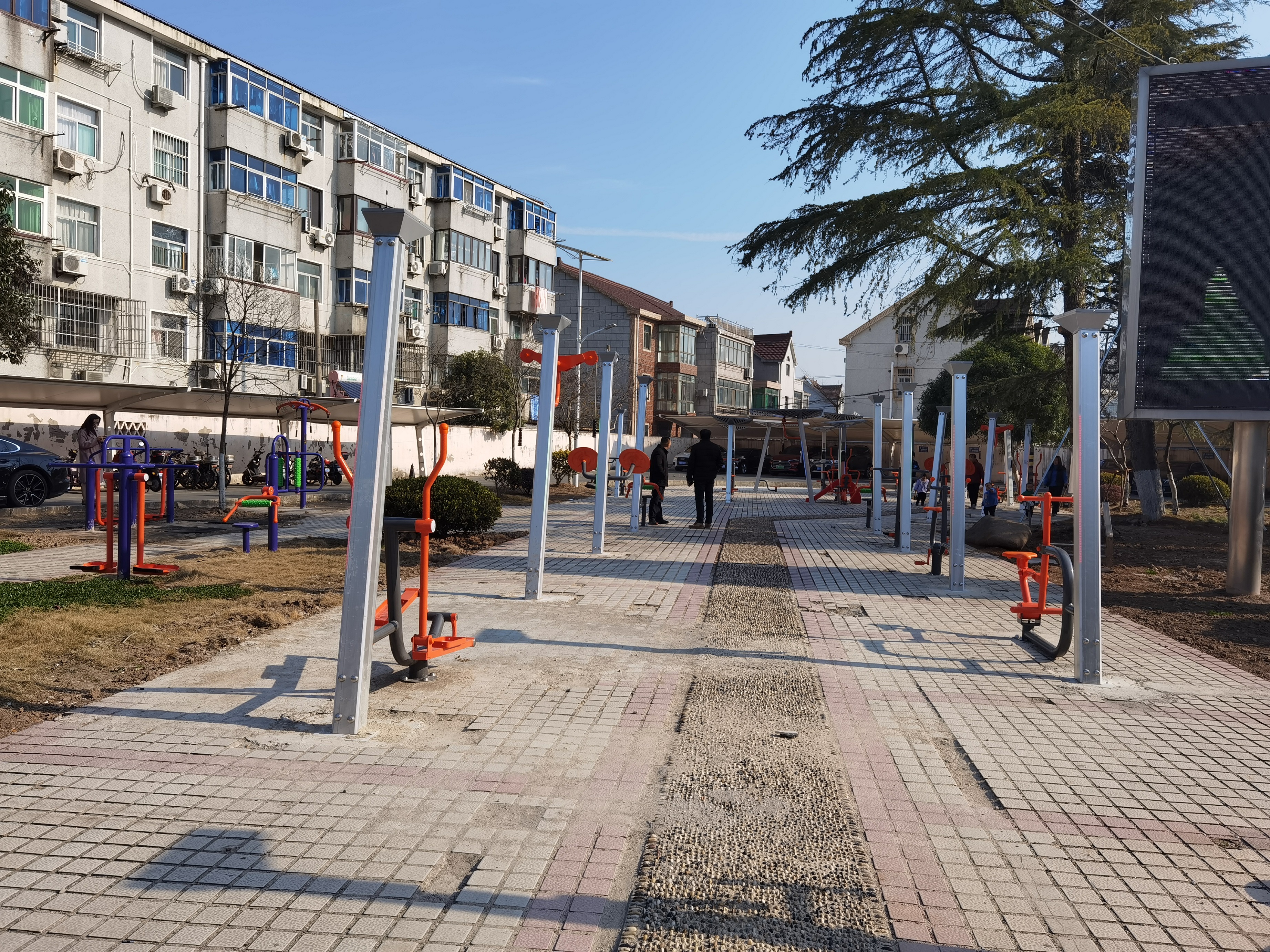 鹽倉社區(qū)廣場健身點(diǎn)A區(qū)