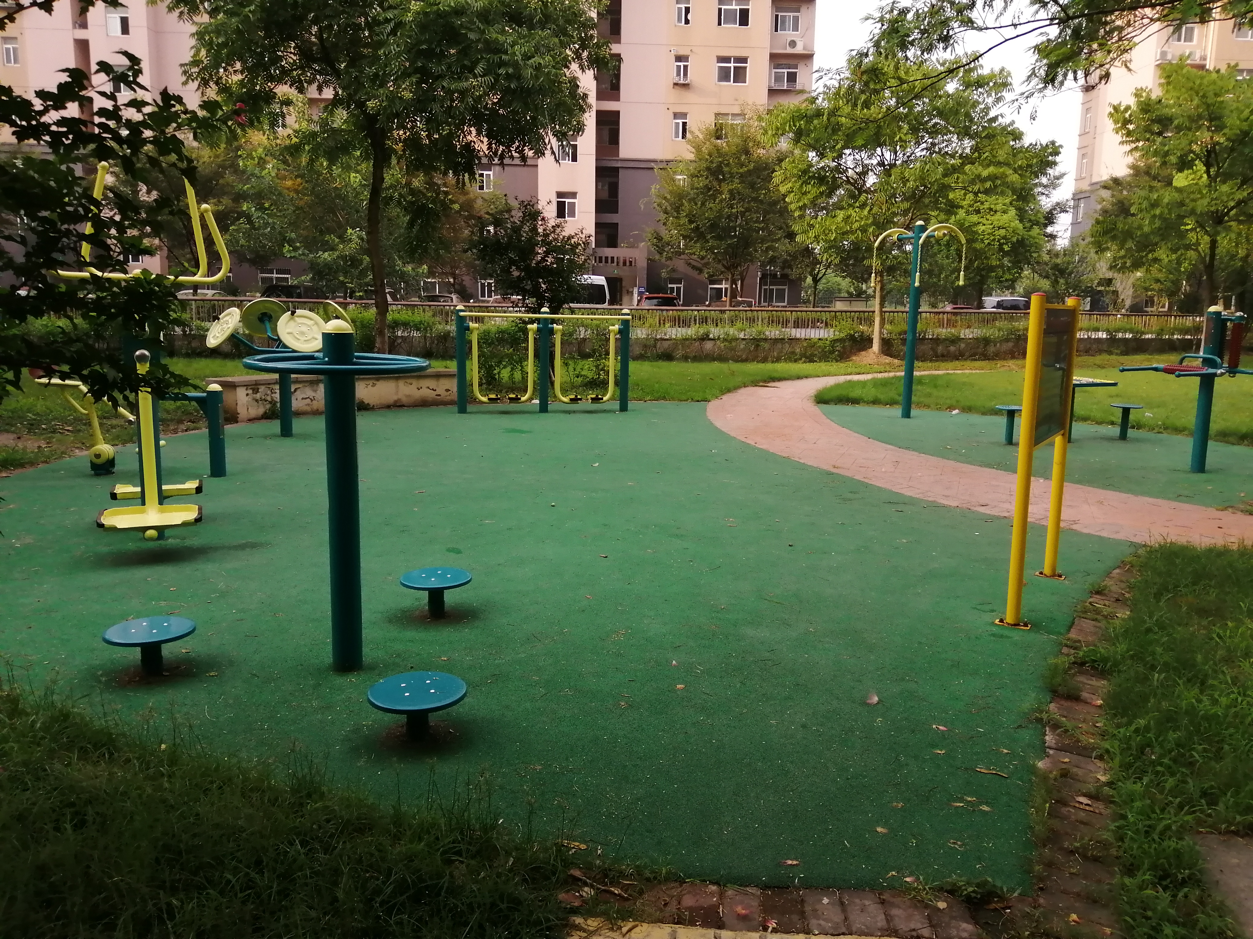 華中苑C區(qū)健身苑苑點(diǎn)