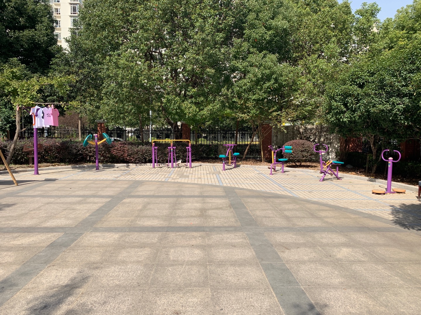 楊家渡居委蘭園小區(qū)健身點(diǎn)