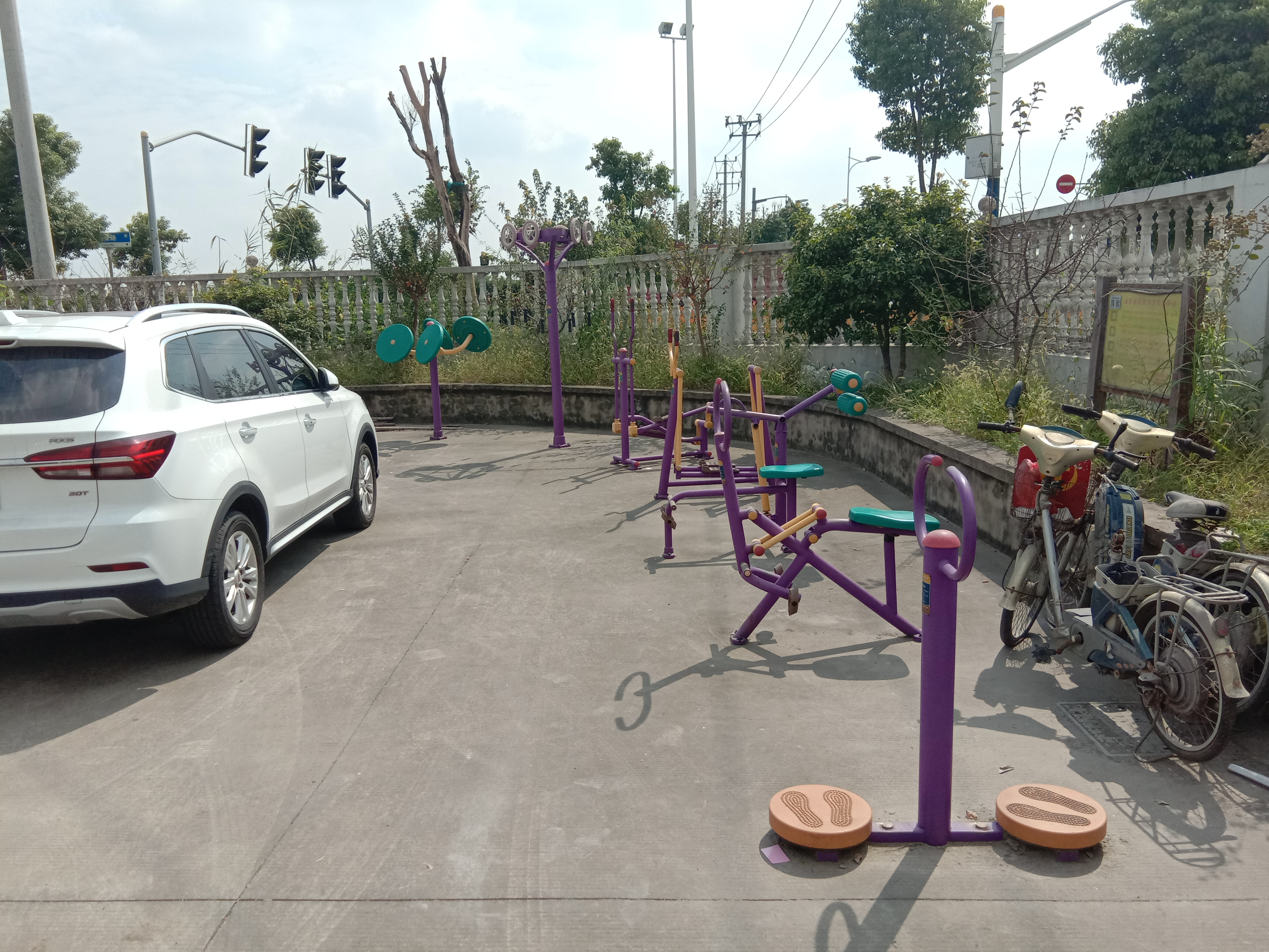 金勝村長勝活動(dòng)室健身點(diǎn)