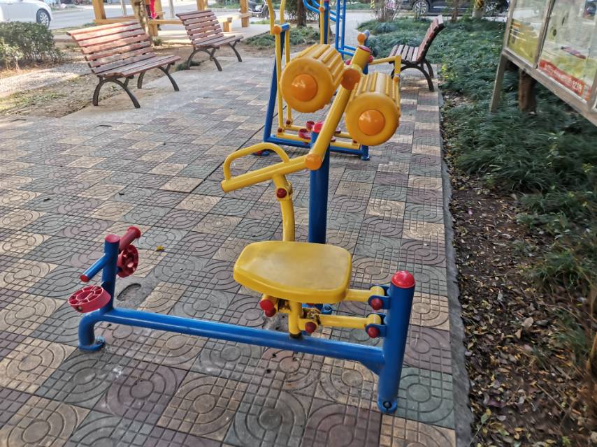 自重腰腹鍛煉器