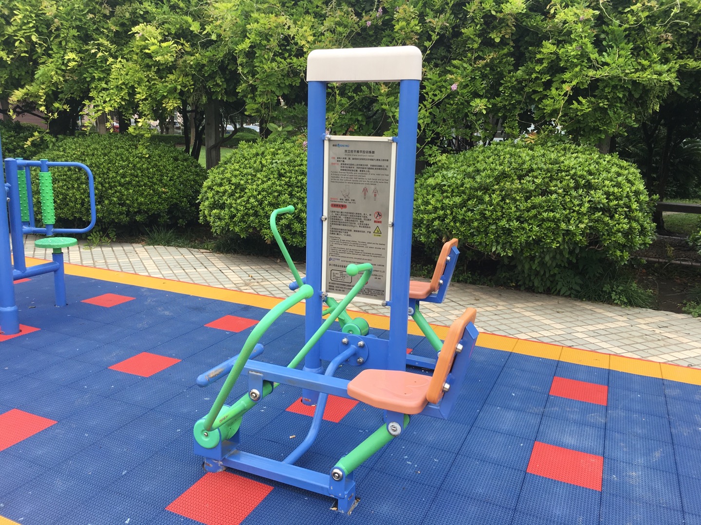 雙立柱平推平拉訓(xùn)練器