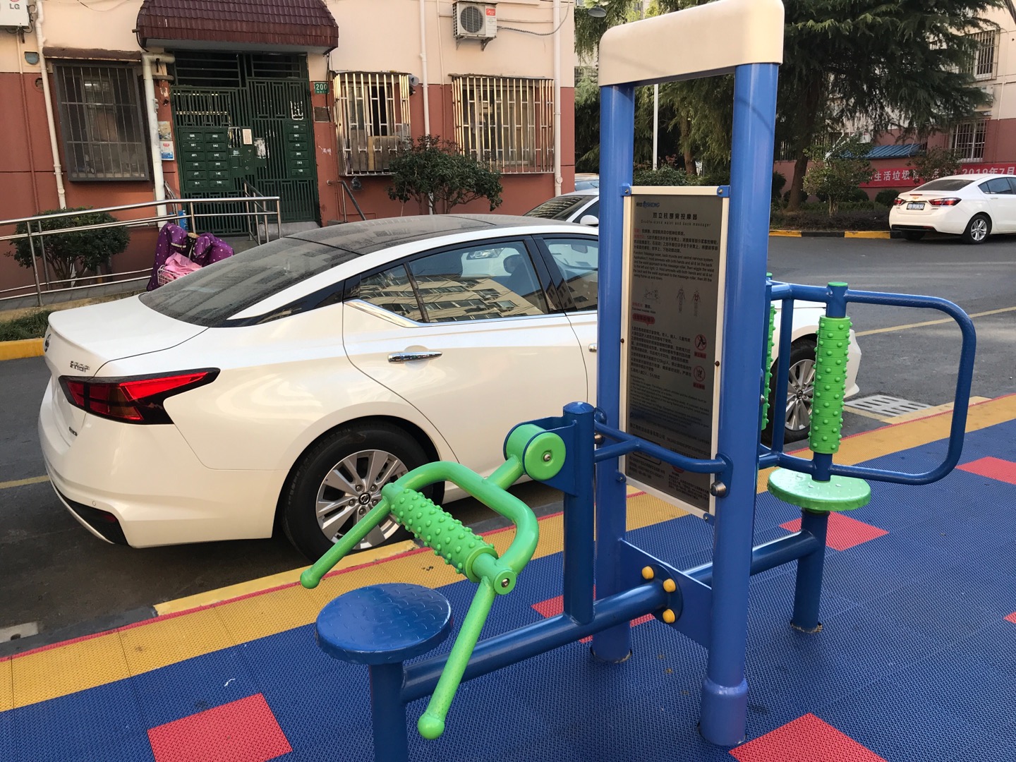 雙立柱腰背按摩器