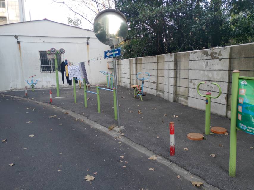 證一小區(qū)健身點