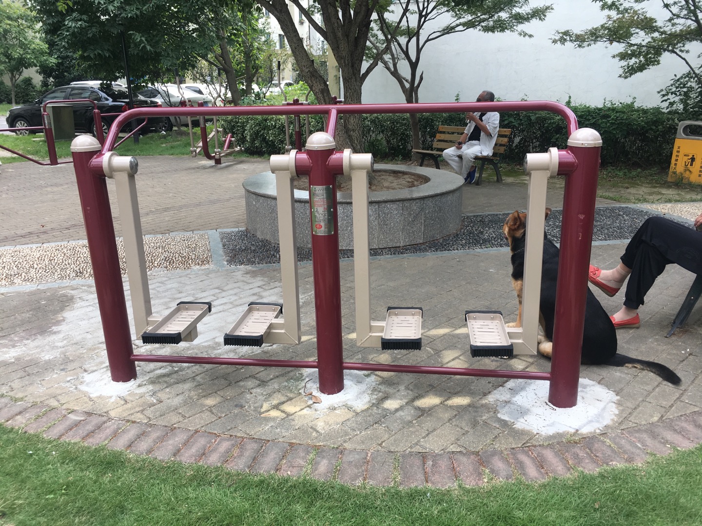 二位太空漫步機(jī)