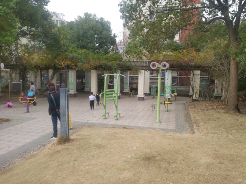 芳華路933弄健身點(diǎn)