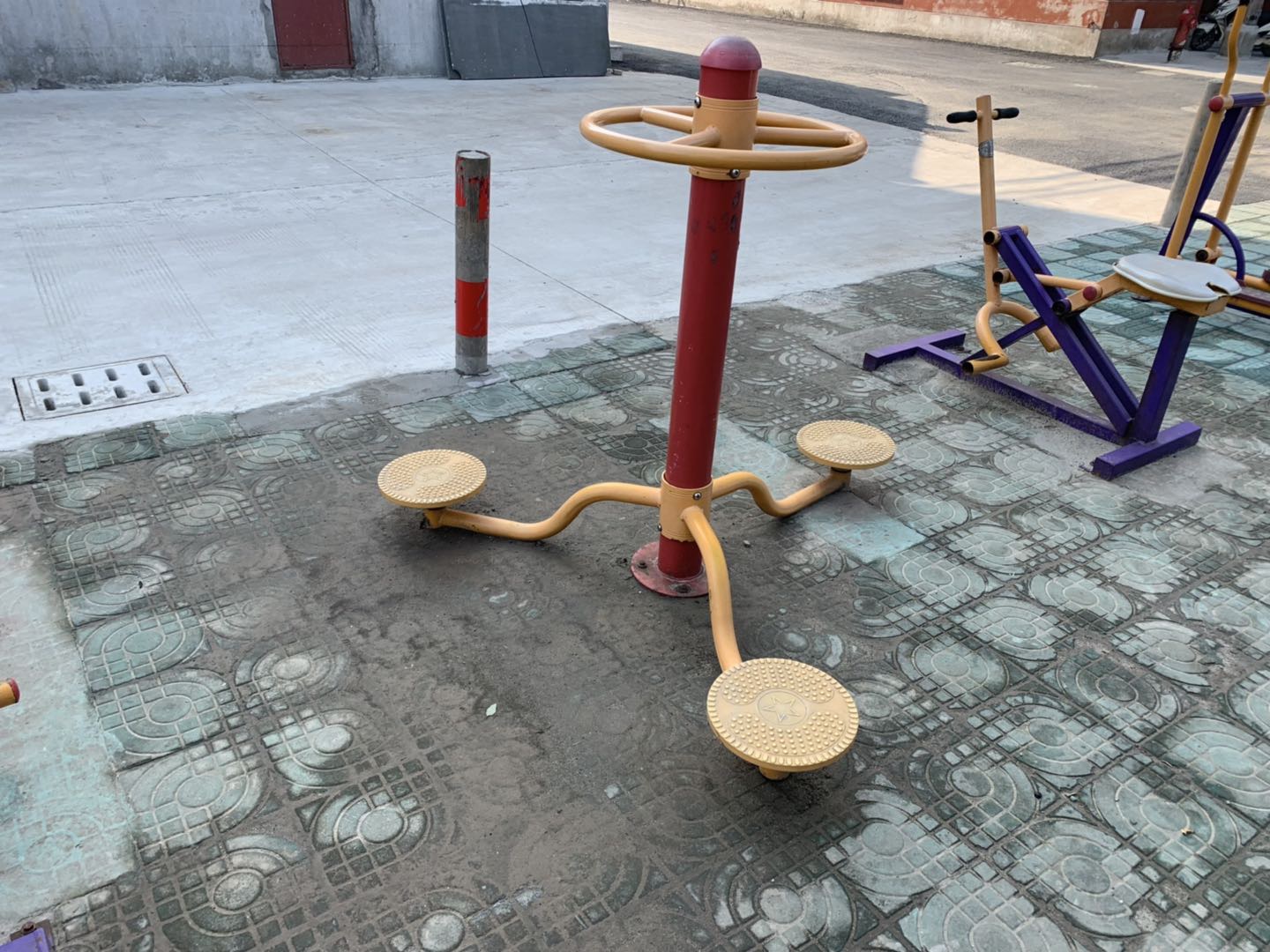 三人轉(zhuǎn)腰器